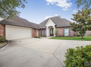 8718 Grand View Dr, Baton Rouge, LA 70809