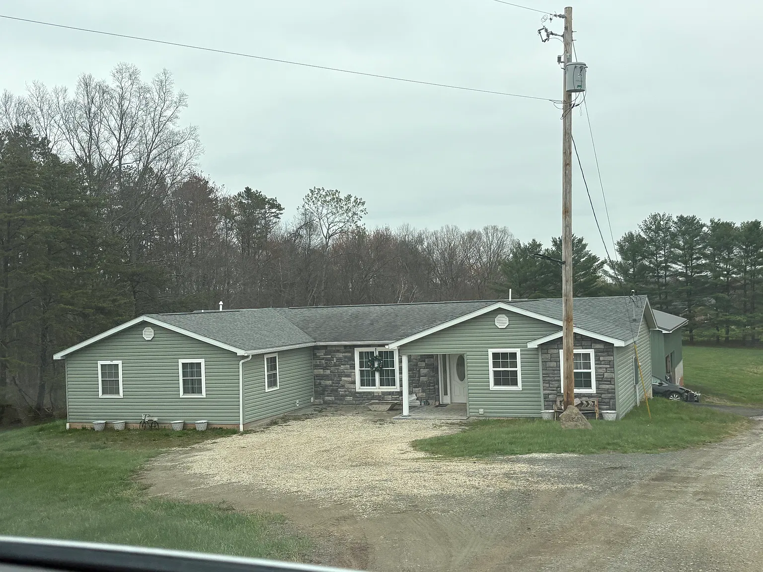 5 bed, 2400 sqft, $2,500 — Photo 1