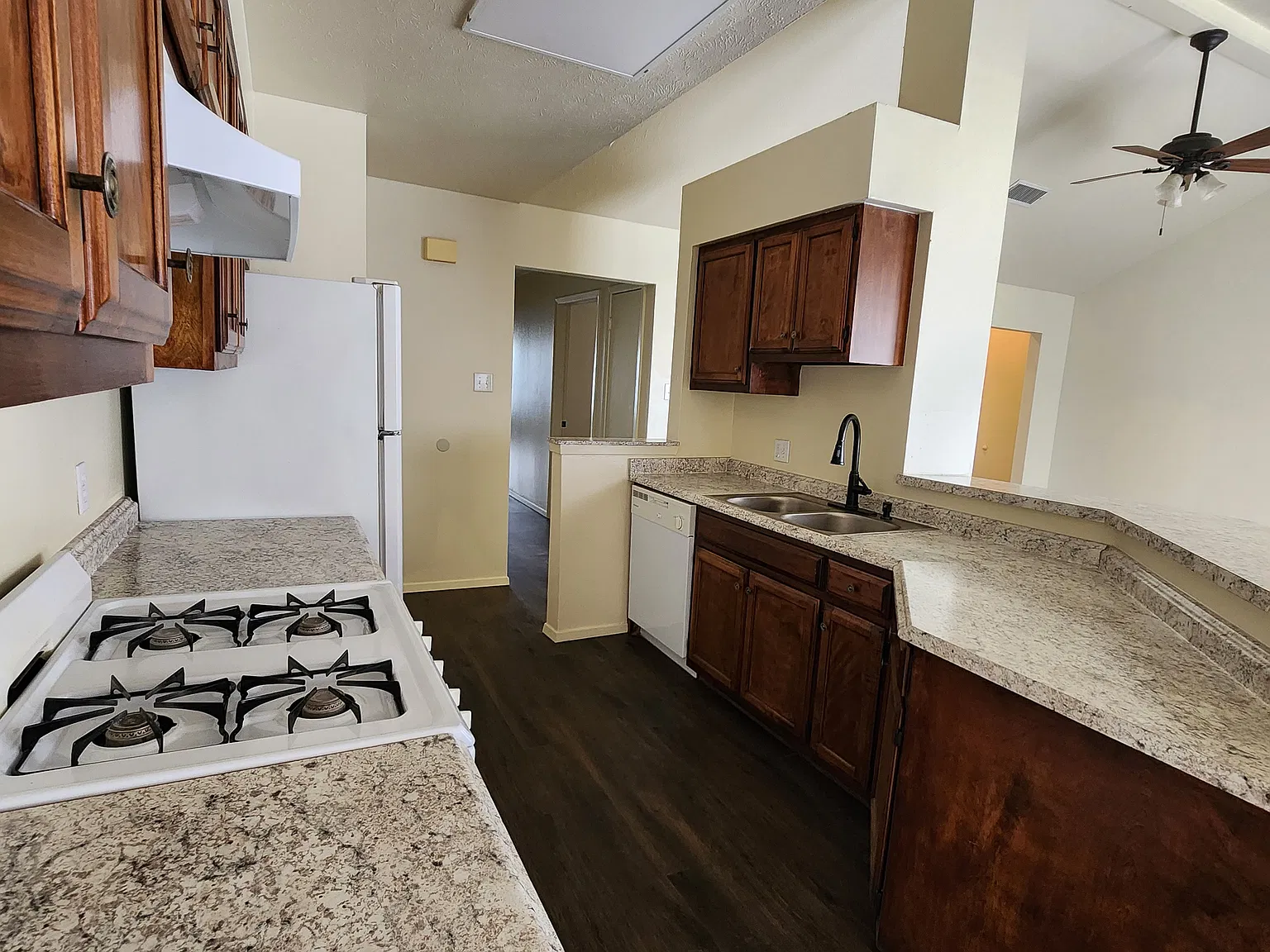 3 bed, 1244 sqft, $1,650 — Photo 3