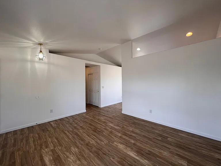 757 Tamsen Rd — Photo 16