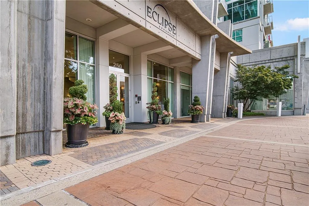 1 bed, 1.0 bath, 779 sqft, $2,150 — Photo 2