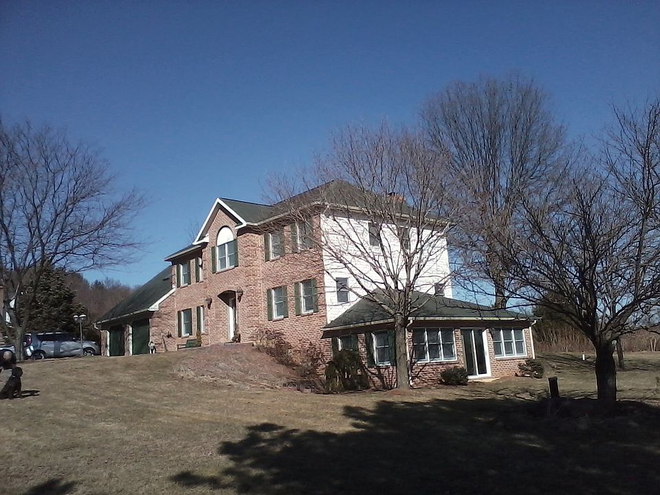 2nd image of 400 Knoll Dr
