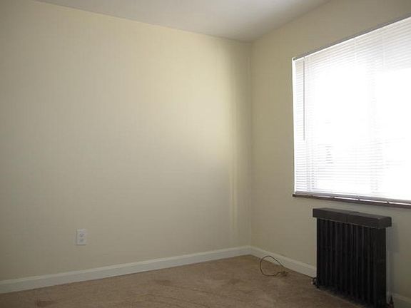 4th image of 219 Lincoln Ave #G02