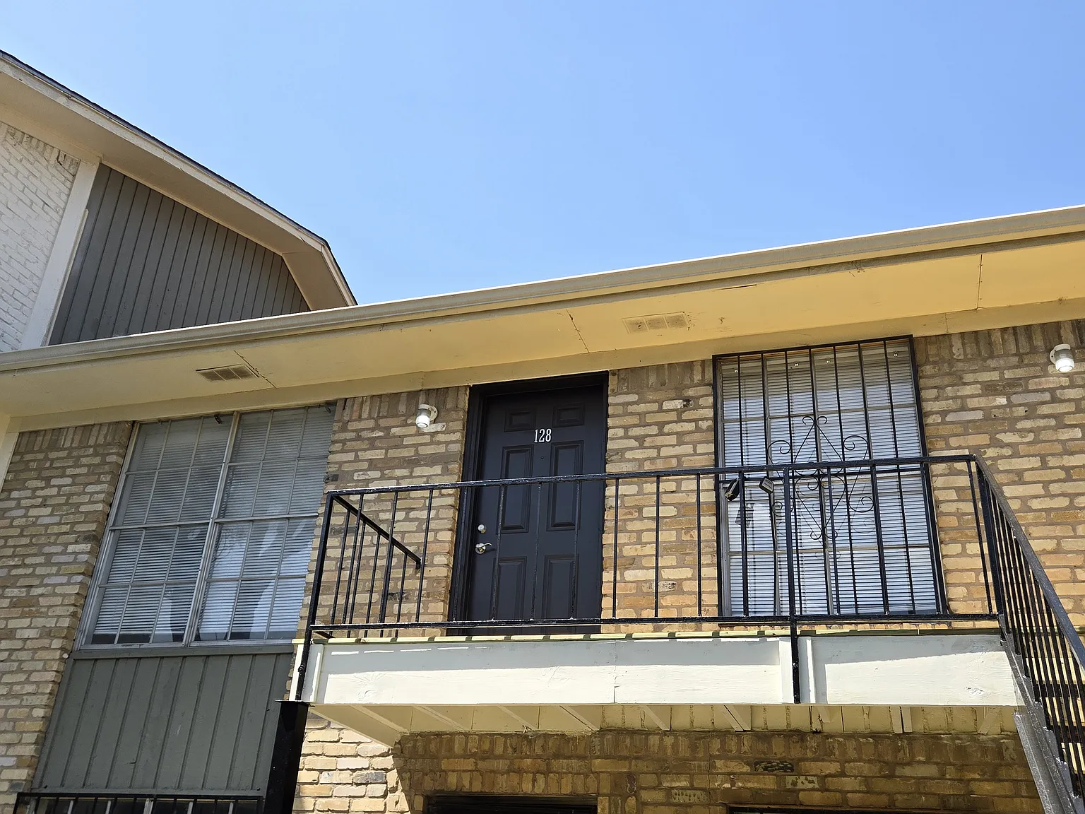 2 bed, 900 sqft, $1,040 — Photo 3