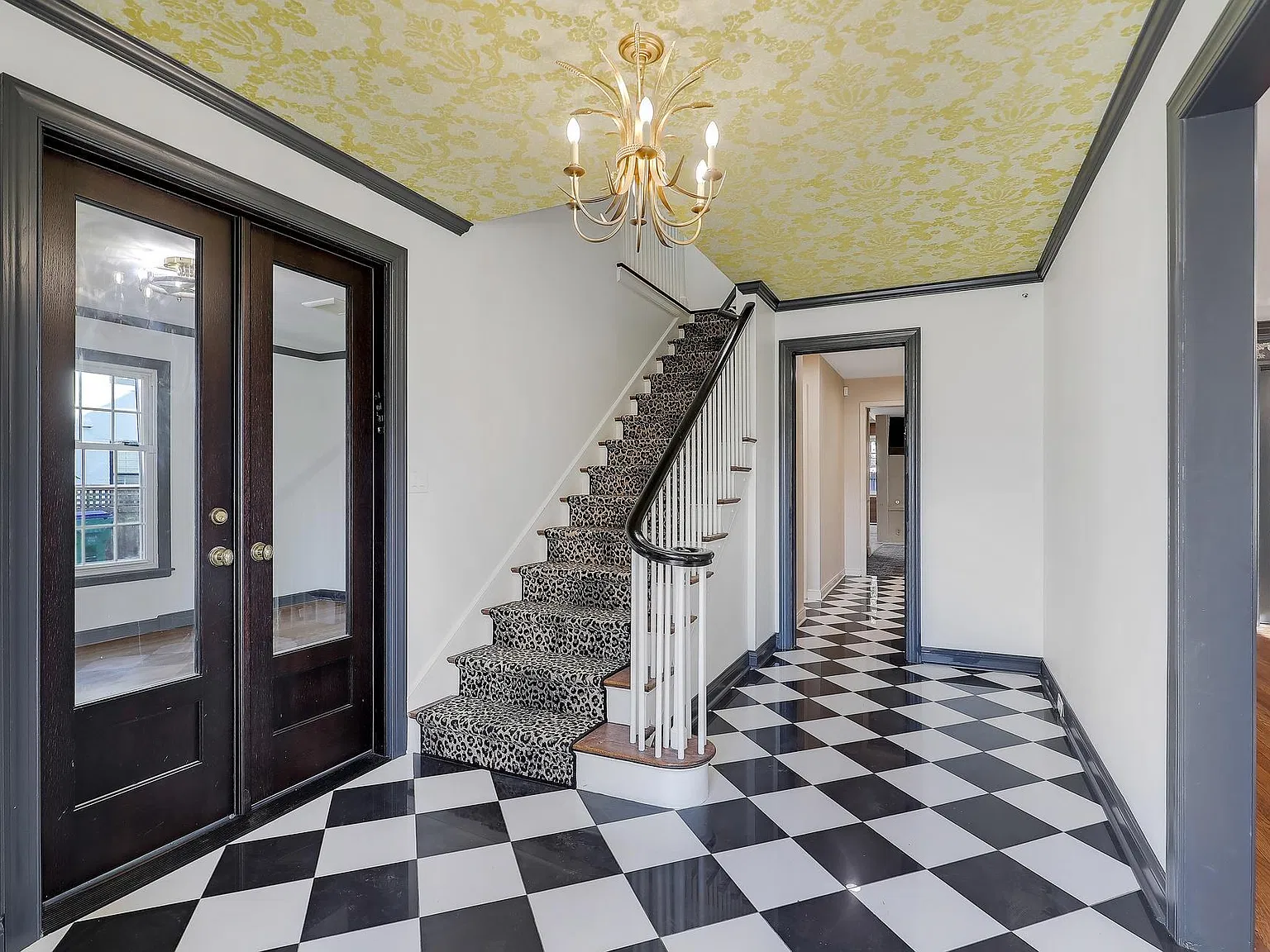 5 bed, 5.5 bath, 4131 sqft, $6,000 — Photo 2