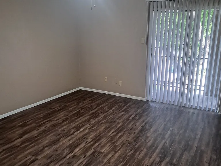 Peachtree Apartments — Photo 22