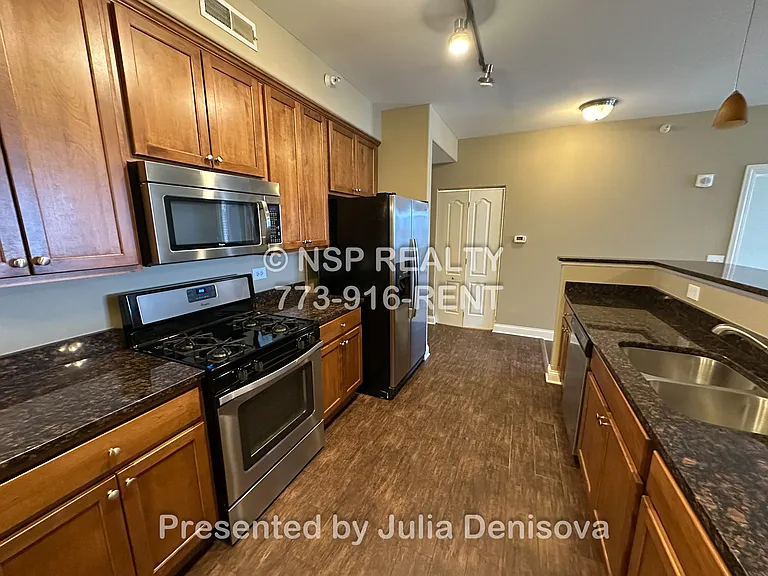 2-426 Itasca Pl — Photo 1