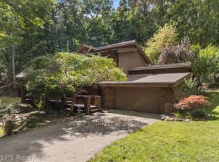 5075 Canyon Oaks Dr, Brighton, MI 48114