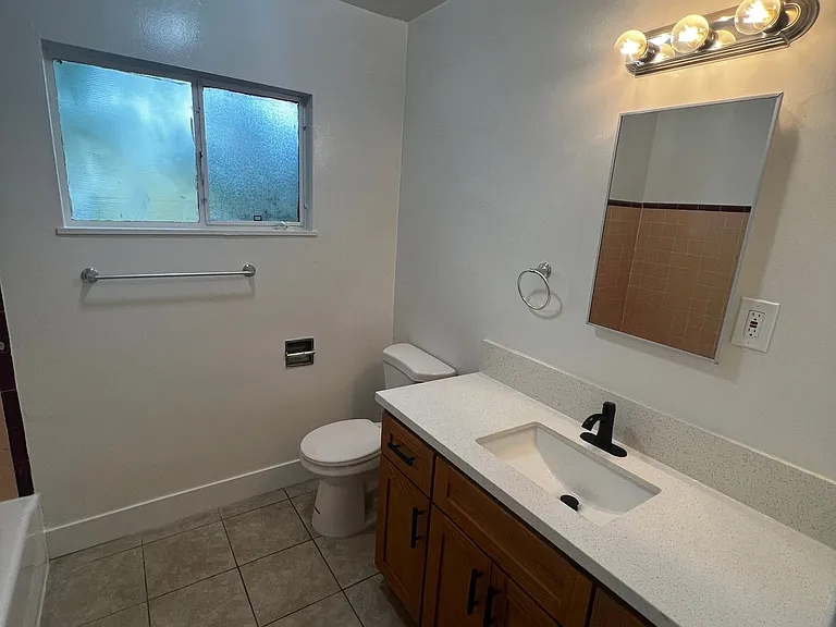 1917 Pine Ave #8 — Photo 6