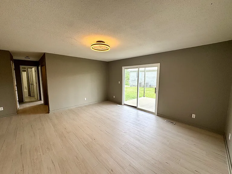399 W Allen St — Photo 7