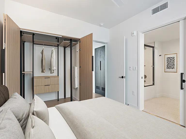 Venue Residences — Photo 94