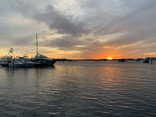 220 Lake Dr APT 205, Palm Beach Shores, FL 33404