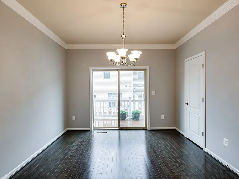 833 Jarrett Ln — Photo 10