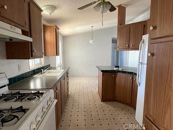 4th image of 1595 Manzanita Ave Unit 65