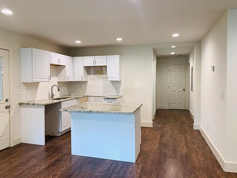 364 Brooks Ave SW — Photo 18