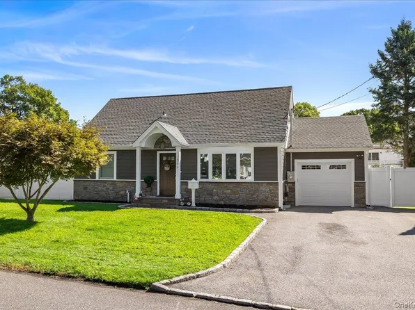 308 McCall Avenue, West Islip, NY 11795