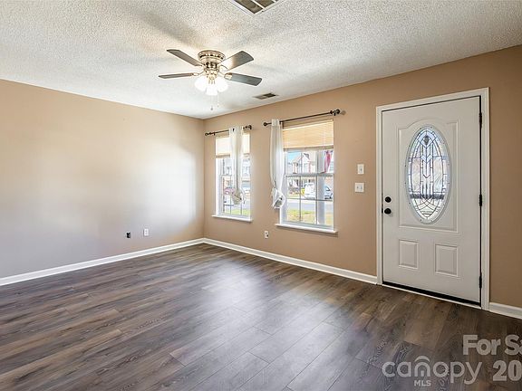 4th image of 689 Lynville Ln