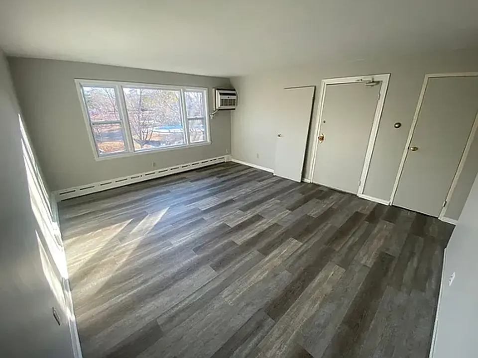 900 W 25th St