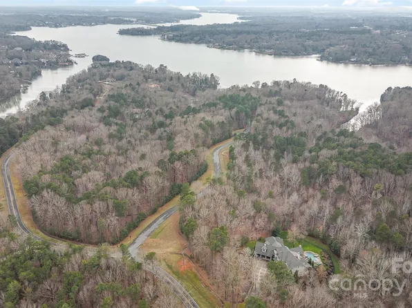 9215 Island Point Rd, Charlotte, NC 28278