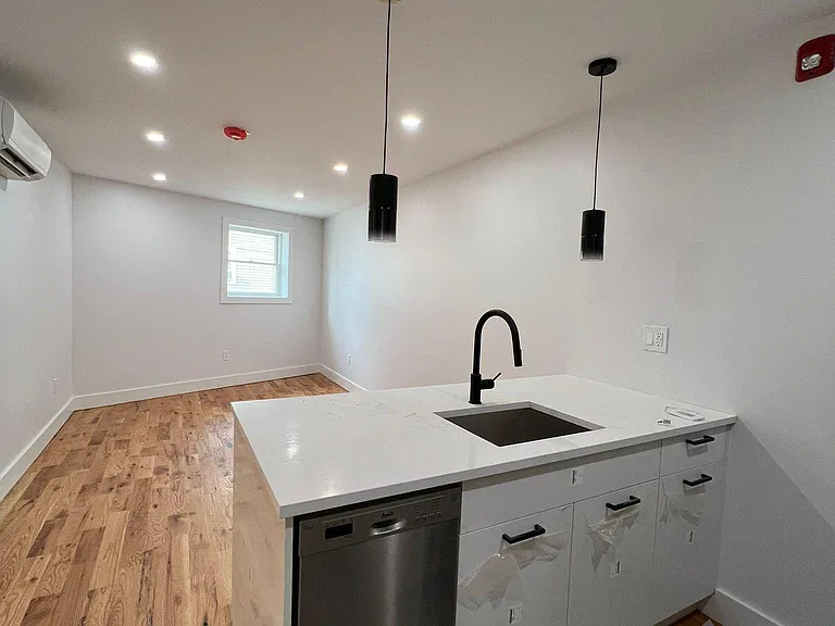 25 Hamilton Ave #B — Photo 3