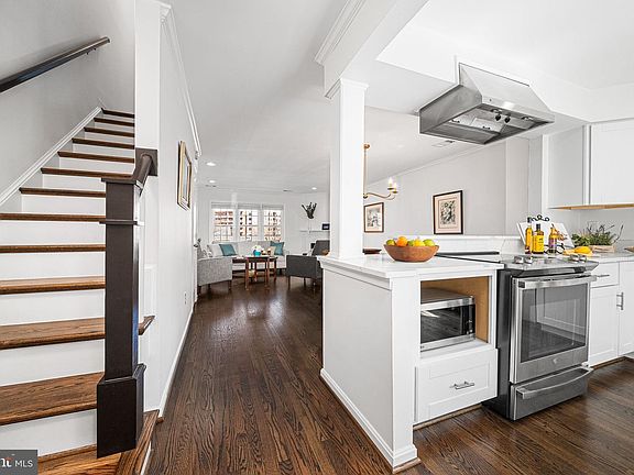 3rd image of 2520 Fairfax Dr #4DIII