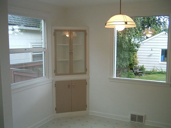 Dinning room next to kitchen