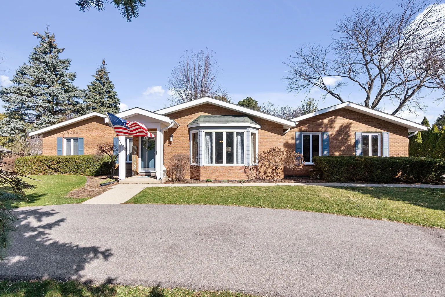 36W674 Hickory Hollow Dr photo 1