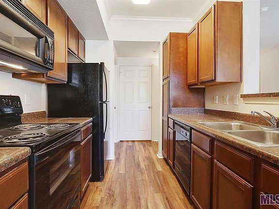 Kitchen (stainless steel appliances coming)