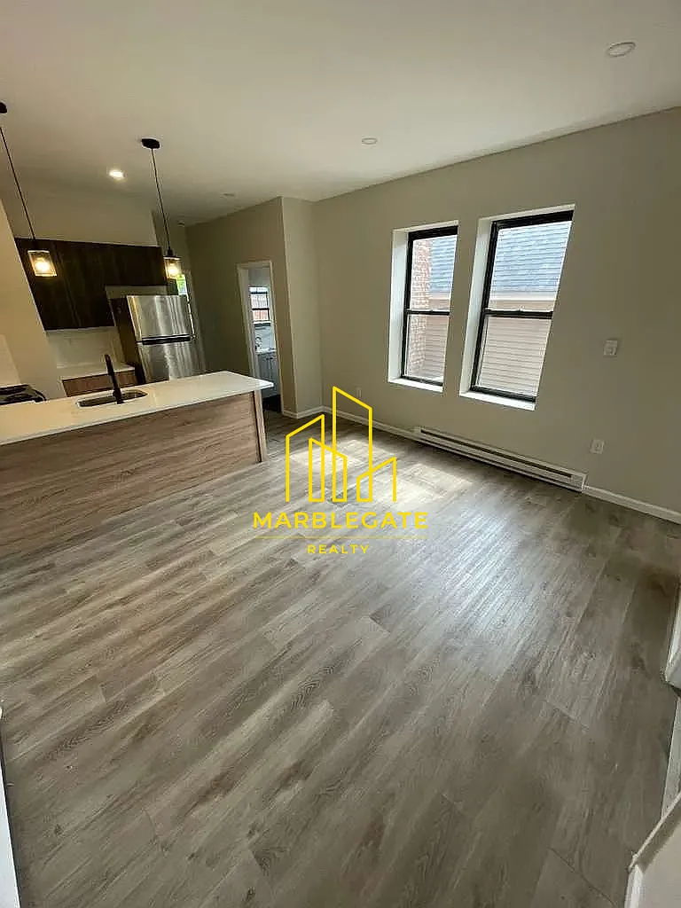 4 bed, $2,550 — Photo 4