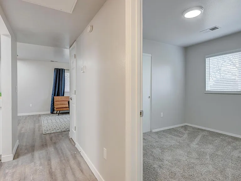 Rock Pointe Apartments — Photo 23