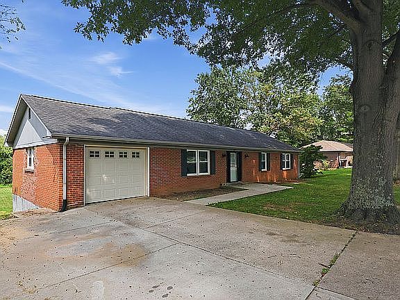 2nd image of 105 Oak Dr