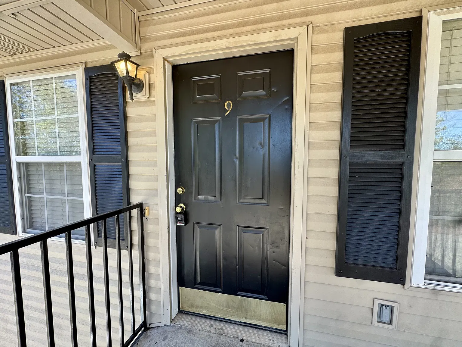 303 S Roland Rd — Photo 1