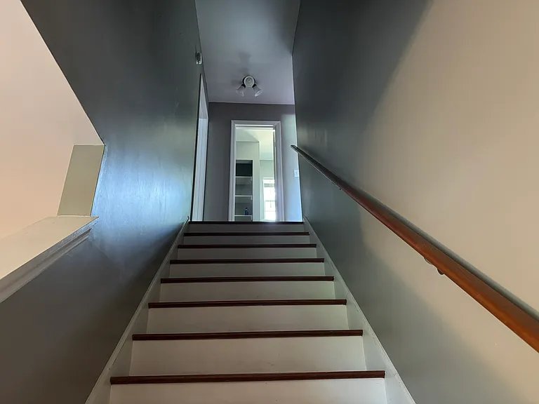 7327 Albert St — Photo 31