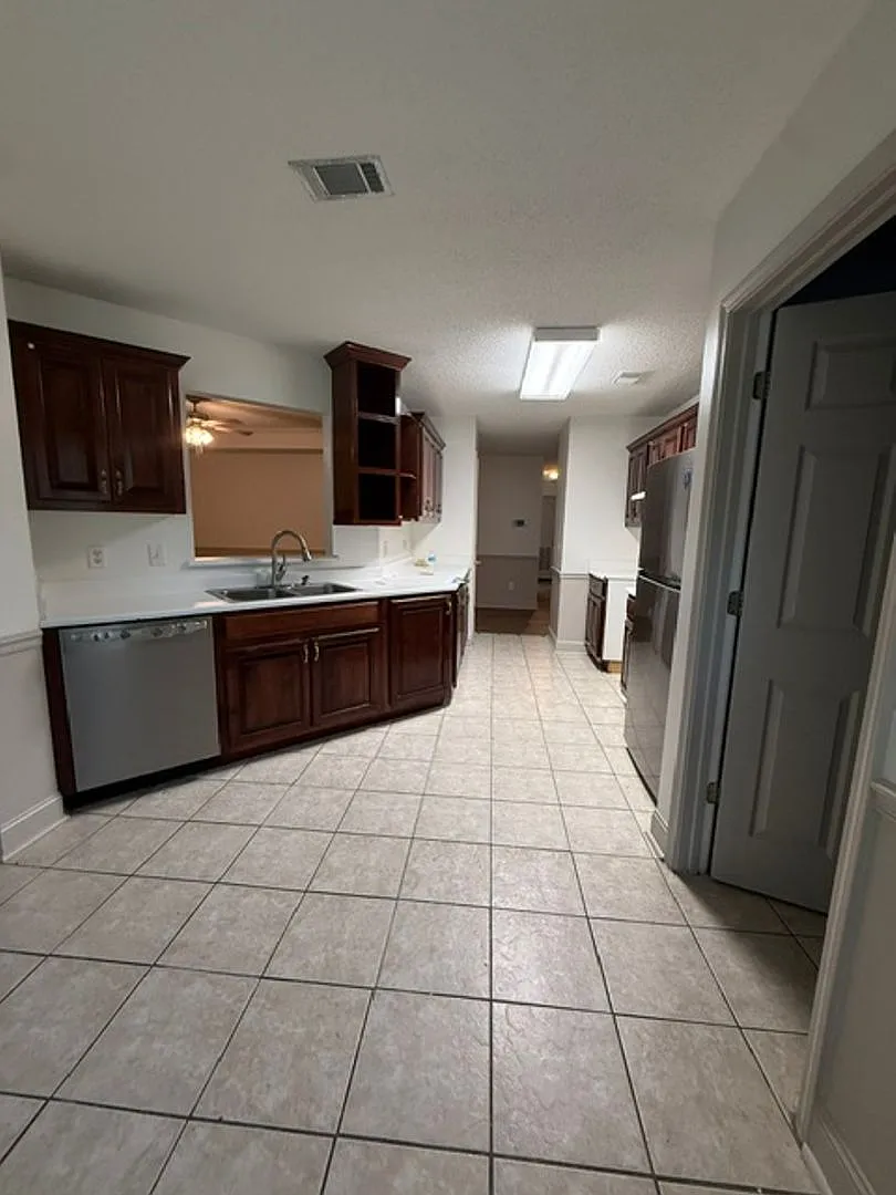 For Rent — Photo 3