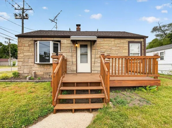 302 Harlem Rd, Machesney Park, IL 61115