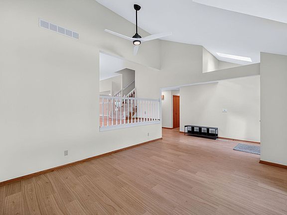4th image of 909 Idaho Ave