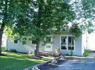 405 Sunset Dr, Le Roy, IL 61752