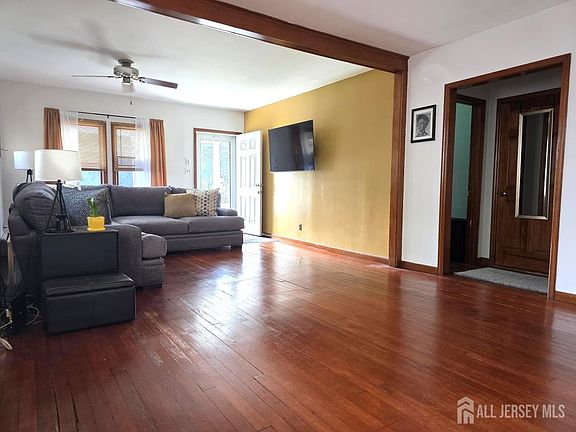 3rd image of 1108 Lower Ferry Rd