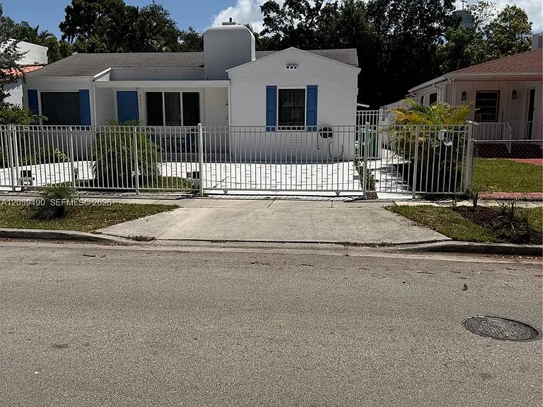 227 SW 26th Rd — Photo 26