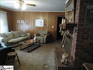 3rd image of 122 Holgate Dr