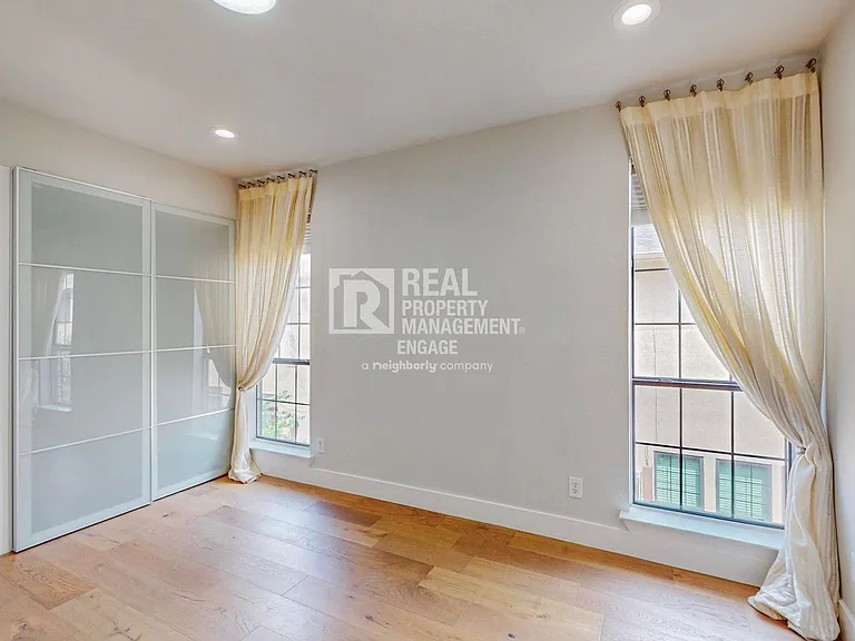 4307 Gilbert Ave #306 — Photo 17