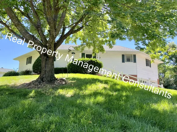 2428 Little Blue Ct, Liberty, MO 64068