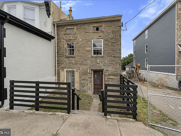 2nd image of 7701 Ridge Ave