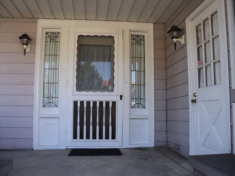 Entrances to Living room and bedroom - Porch is for this tenant's use