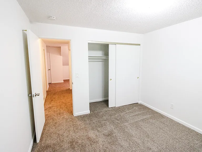 12315-12317 NE Fremont St — Photo 36