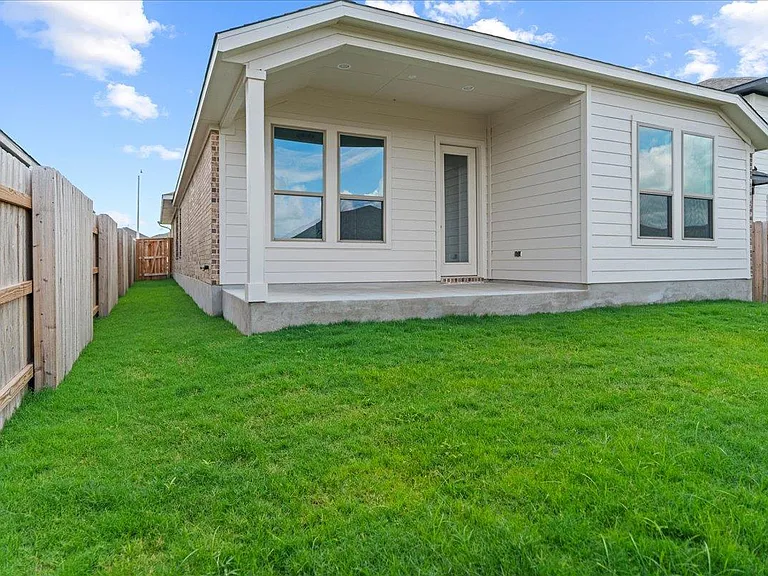 154 Blackborrow Dr — Photo 32