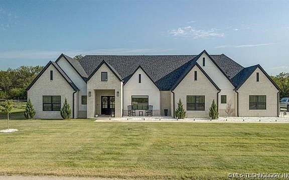 2nd image of 2938 E Josiah Blvd