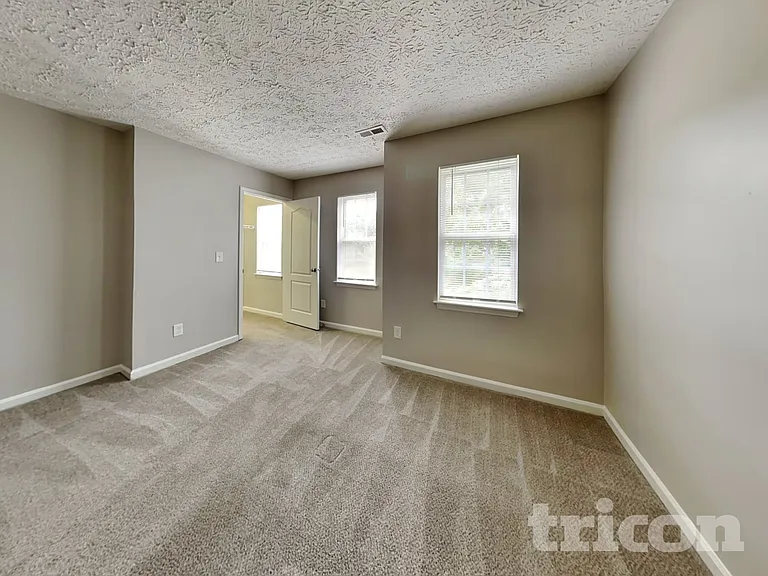 1829 Elkpark Dr — Photo 11