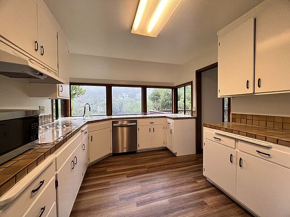 4th image of 85 George Ln