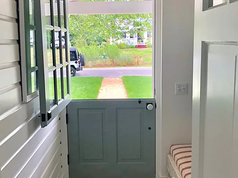 87 Bay Ave — Photo 3